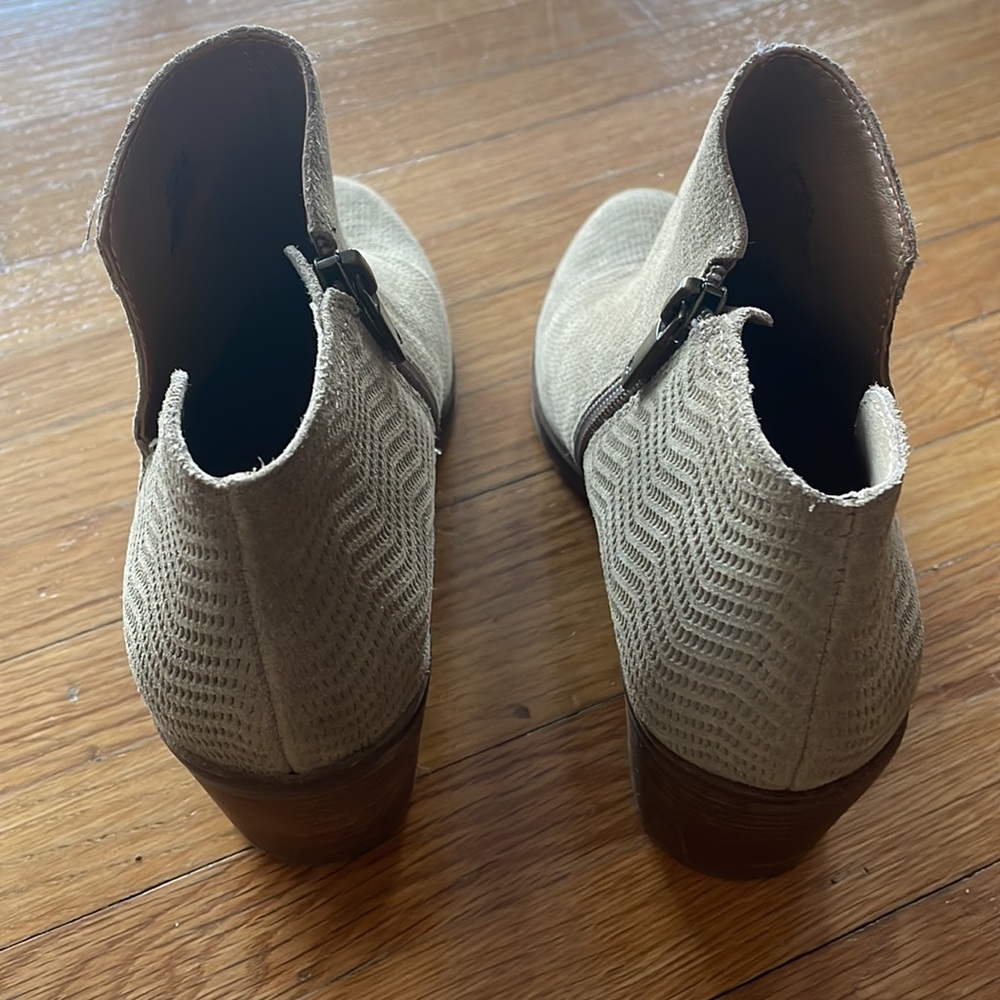 Lucky Brand Pickla Booties Shoes Heel Beige - Picture 5 of 5